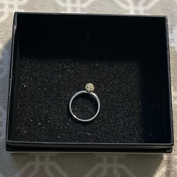 Tocara Chanelle RR32222 Stainless Steel & Crystalux Ring | Size 6 | C$20 - Picture 2 of 3